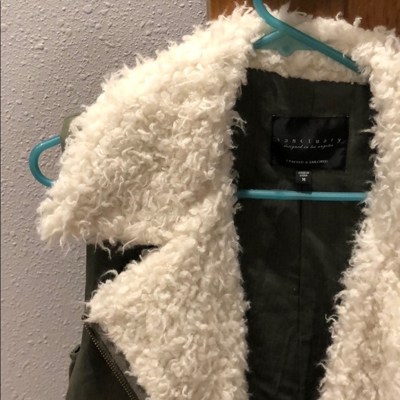 Vest - Picture 2 of 2